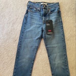 Levi’s New Wedgie Straight Size 23 Jeans